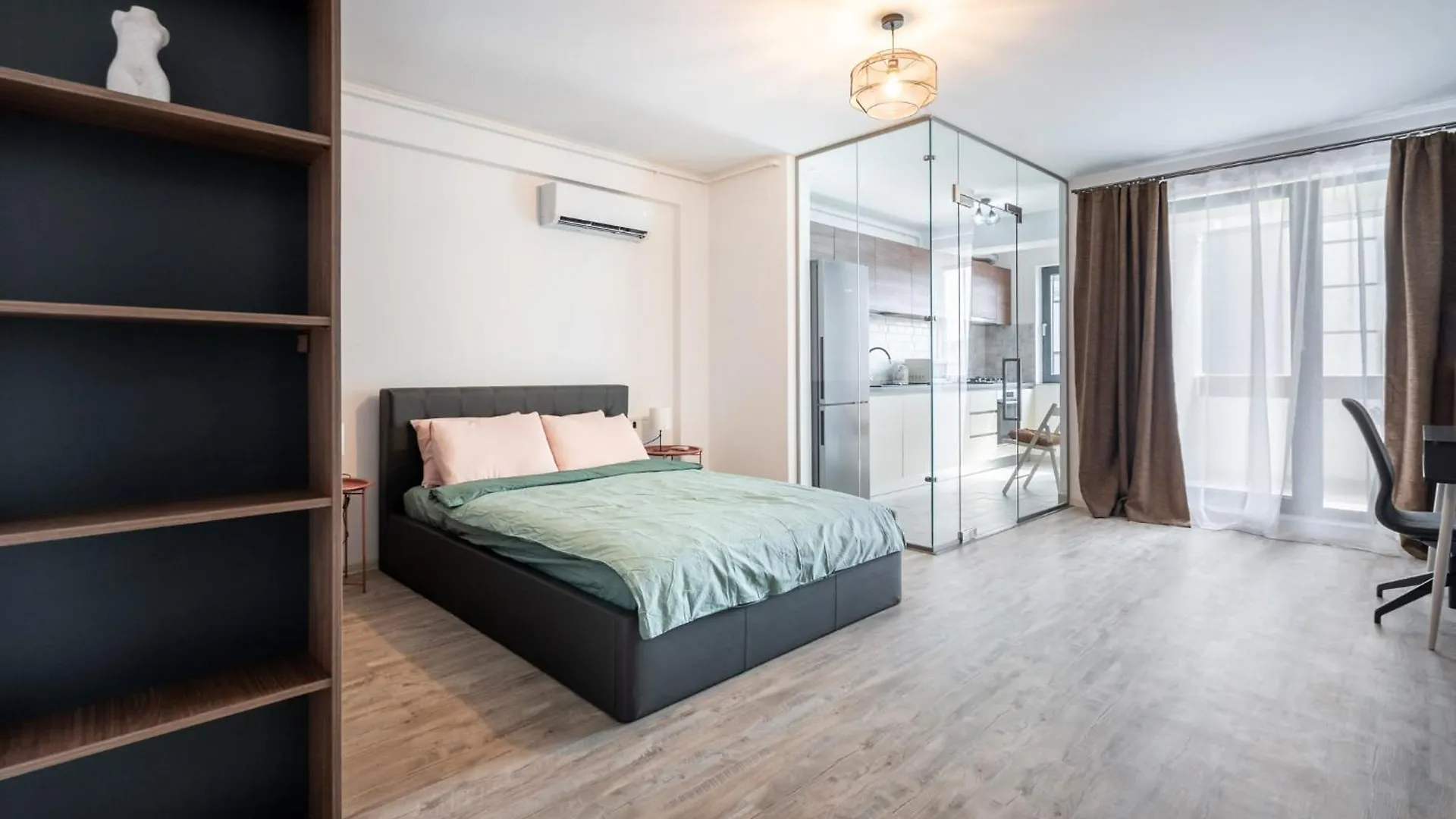 Beautiful Apartment With Private Parking And Balcony Bucharest