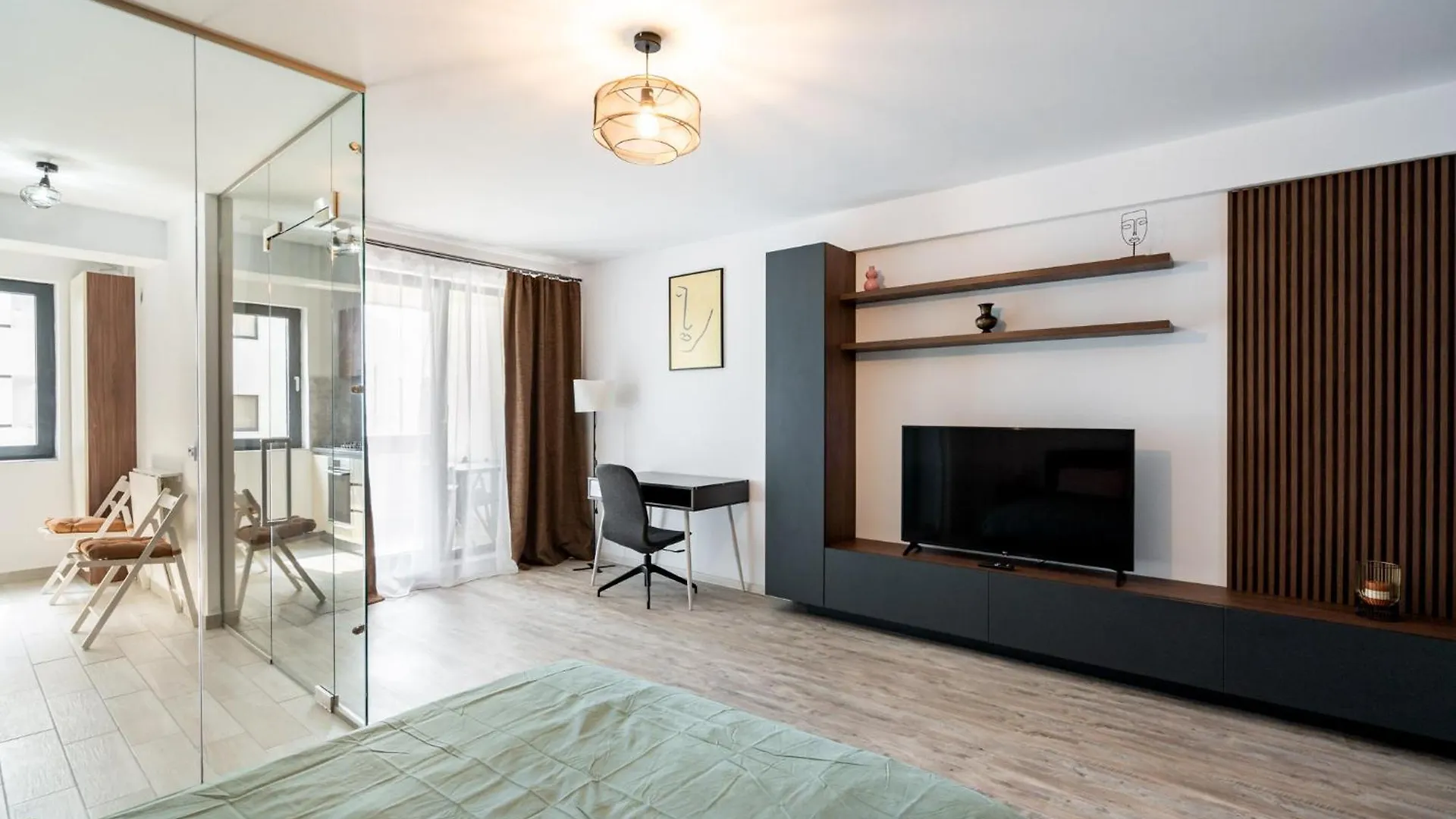 Beautiful Apartment With Private Parking And Balcony Bucharest Romania