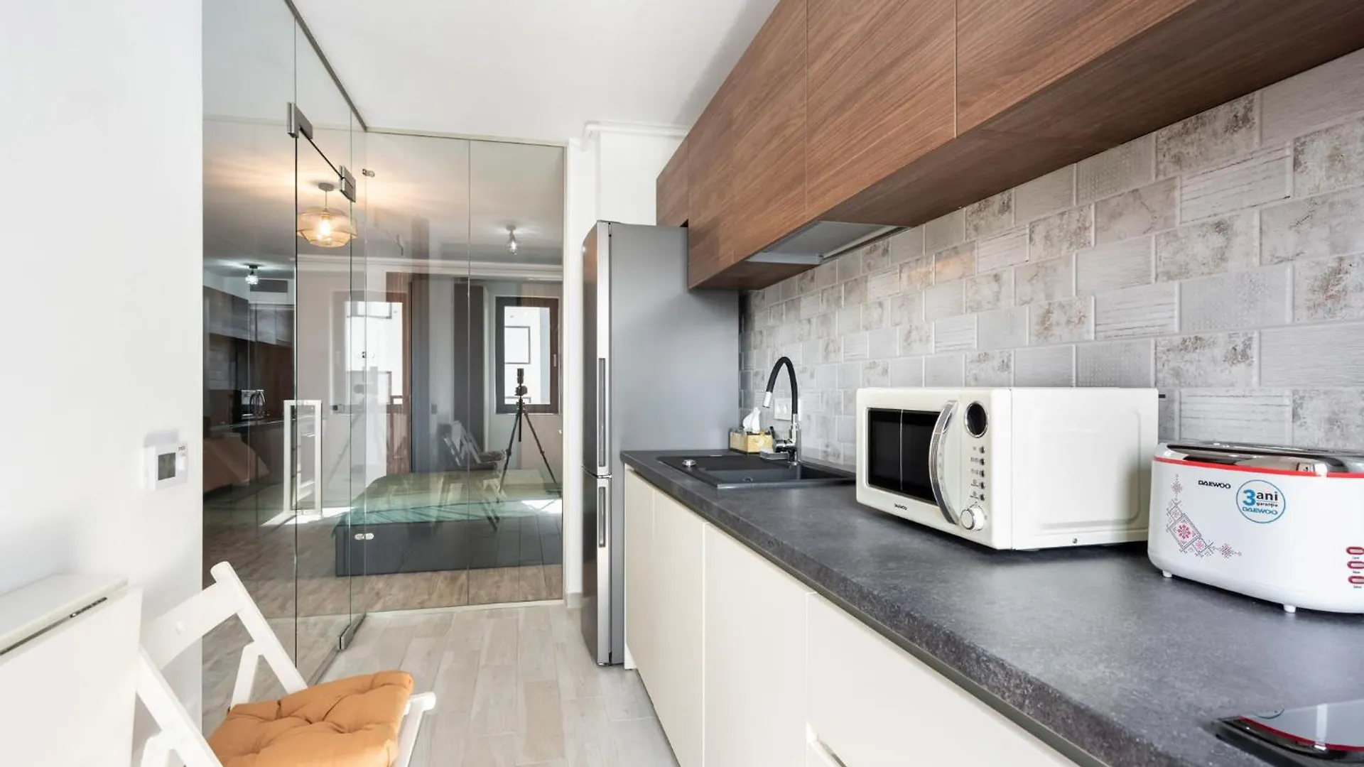 Beautiful Apartment With Private Parking And Balcony Bucharest