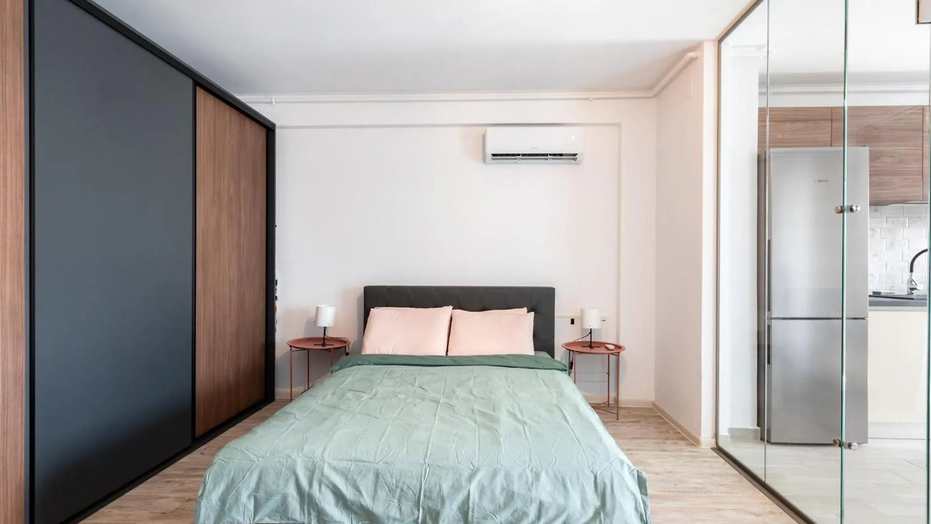 Beautiful Apartment With Private Parking And Balcony Bucharest