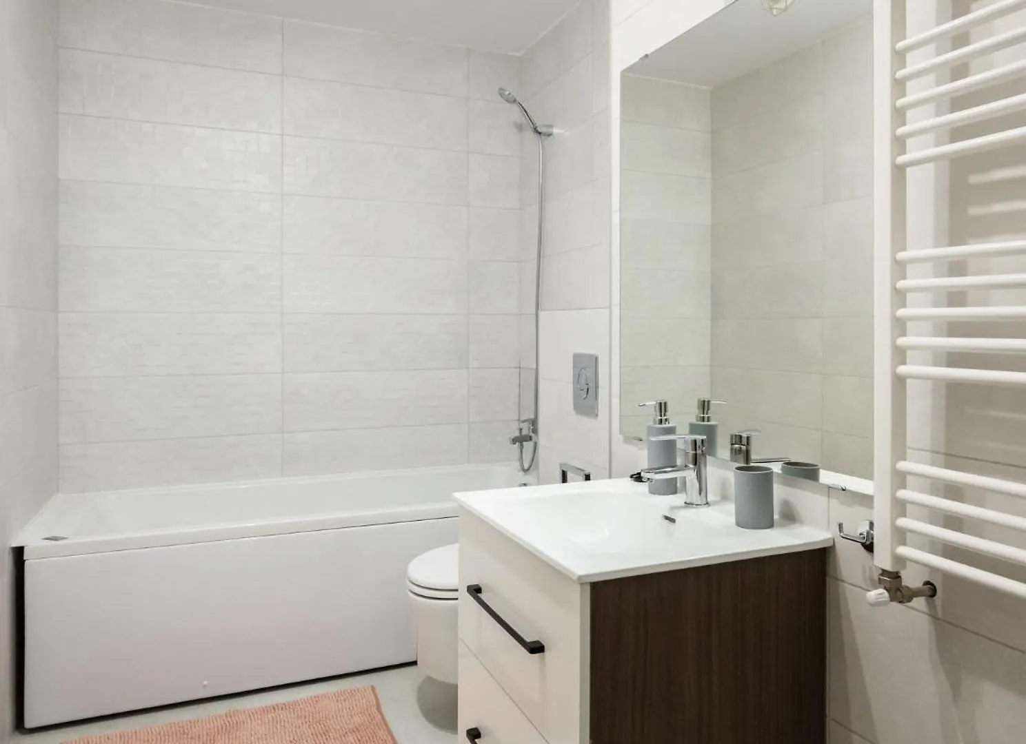 Beautiful Apartment With Private Parking And Balcony Bucharest 0*,  Romania