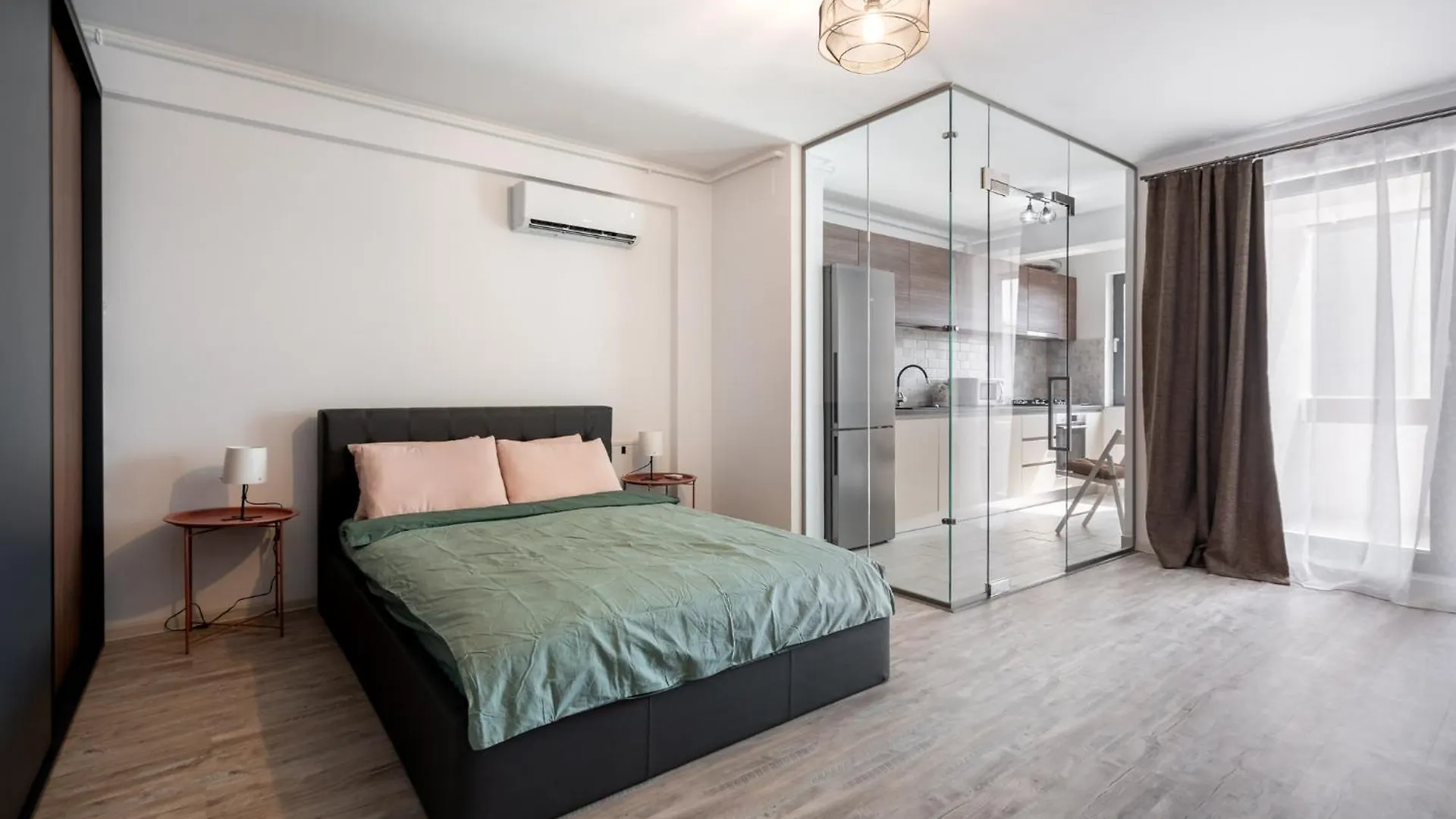 Beautiful Apartment With Private Parking And Balcony Bucharest